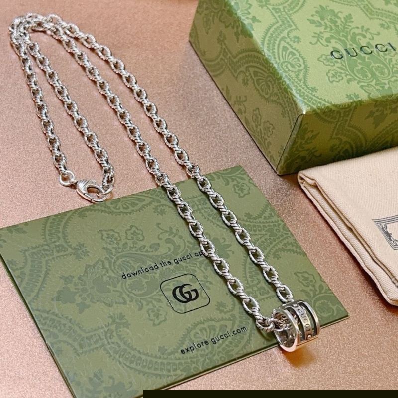 G*u*i necklaces